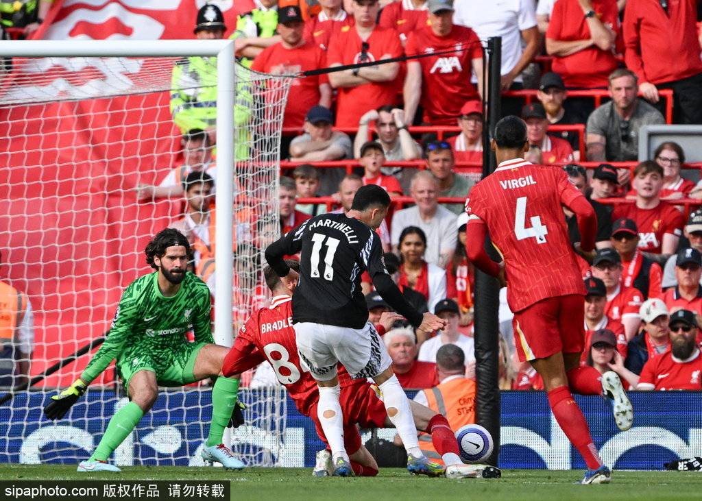 英超-迪亚斯破门梅里诺扳平+染红 利物浦2-2阿森纳