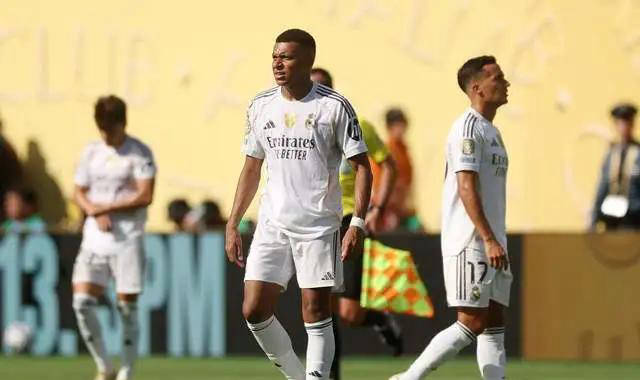 姆总与维尼修斯配合不佳？皇马球迷质疑：你们怎么还不传球？