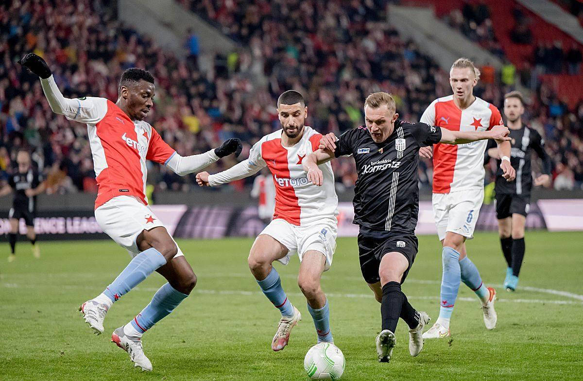 斯图加特杯赛重心，帕福斯状态亮眼，贝尔格莱德红星上半场进攻激进